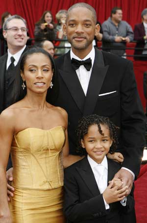 Actor Will Smith (top R), who is nominated for an Oscar for best actor for his role in 'The Pursuit of Happyness,', his wife Jada Pinkett Smith (L) and their son Jaden Christopher Syre Smith arrive at the 79th Annual Academy Awards in Hollywood, California, February 25, 2007.