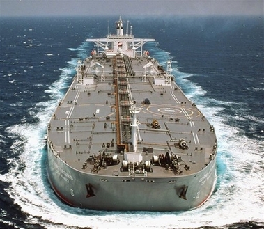 Large oil spill occurs in Indian Ocean