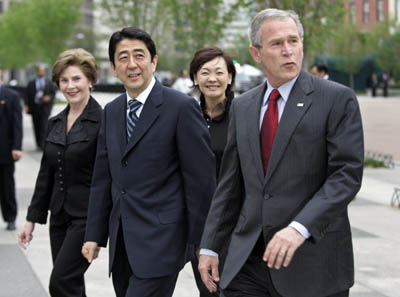 Abe meets Bush, renews sympathy for 'comfort women'