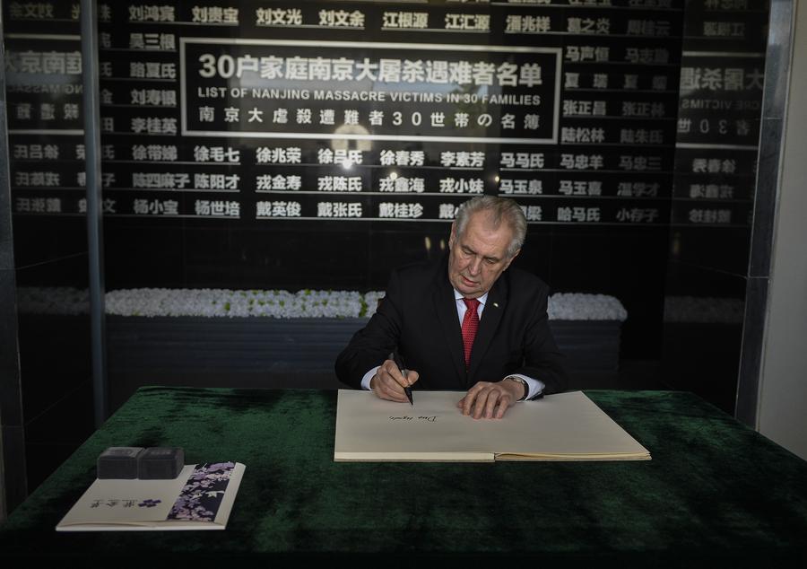 Czech President pays respects to victims of Nanjing Massacre