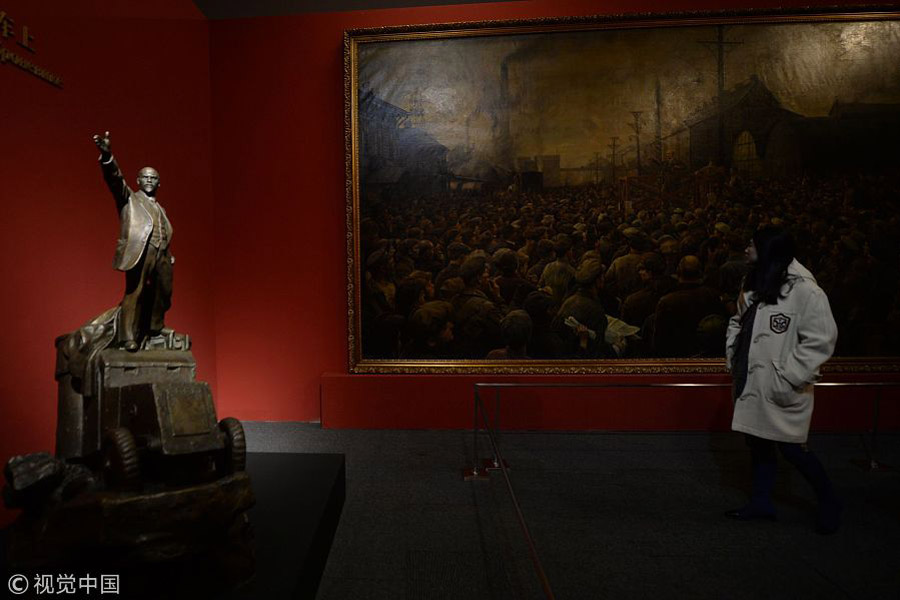 Beijing holds exhibition marking October Revolution