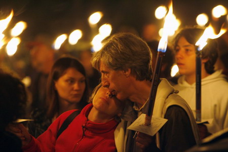 Torch procession commemorates L'Aquila quake