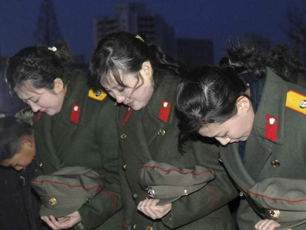 People in Pyongyang mourn death of Kim