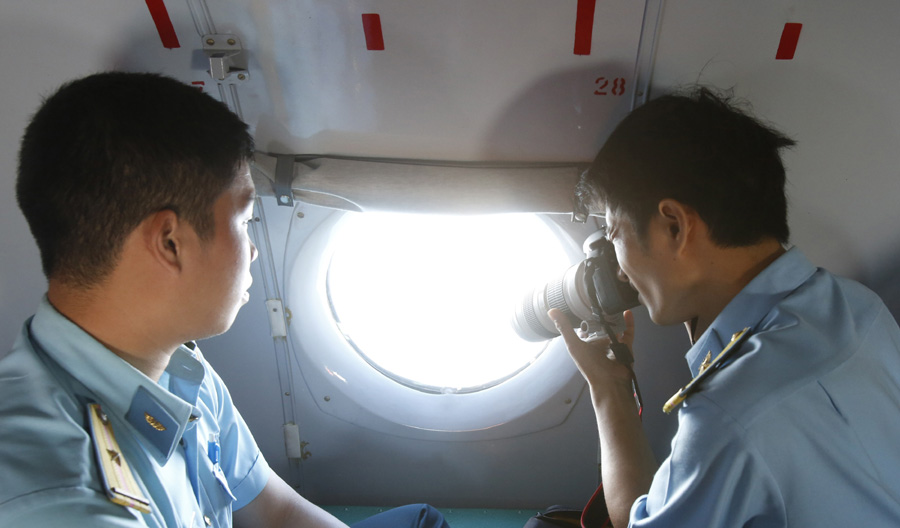 Vietnamese airforce search trace of missing MH370