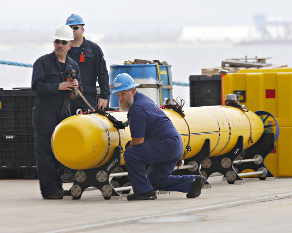 Families of flight MH370 passengers 'need closure'