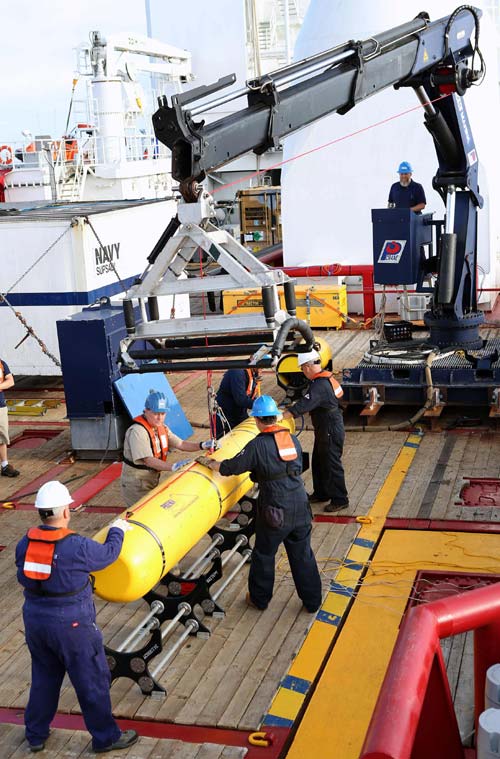 Malaysia jet search area too deep for submarine