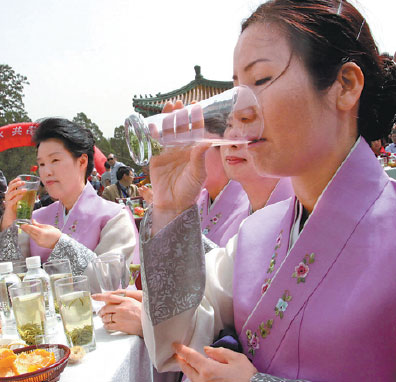 Premier wraps up China Tourism Year with a pledge