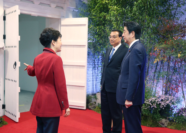 Premier Li likens China-Japan-ROK ties to Korean Bibimbap