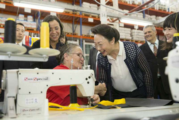 Premier Li's wife visits Brazilian social factory