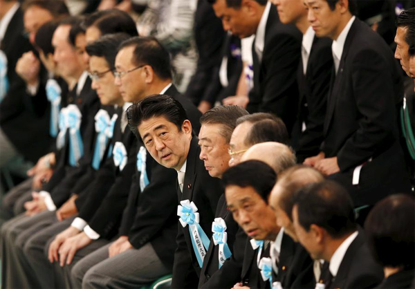 World media, scholars rap Abe's sincerity-lacking statement on Japan's wartime past
