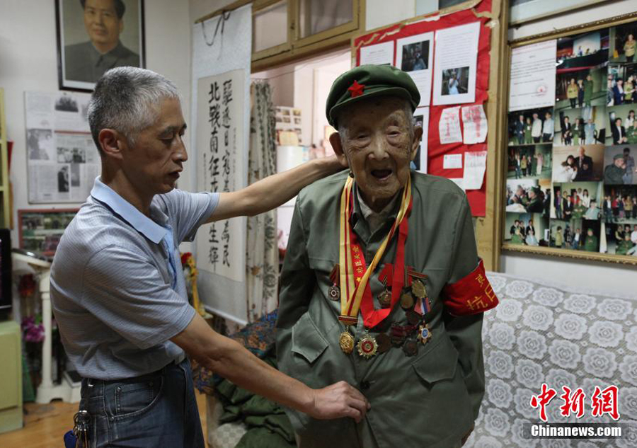 Hero veterans honor comrades 70 years on