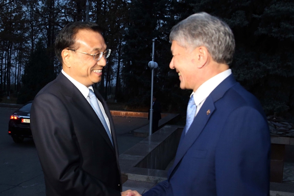 Premier Li meets with Kyrgyz president