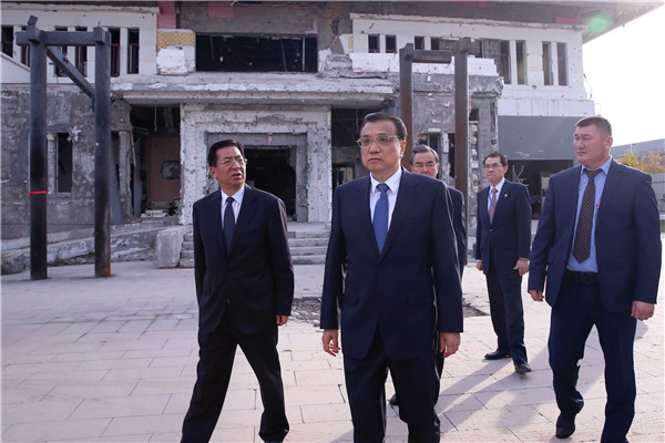 Premier Li visits Chinese Embassy in Kyrgyzstan