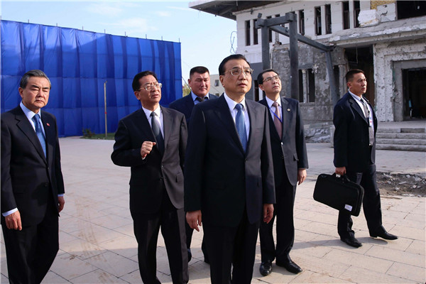 Premier Li visits Chinese Embassy in Kyrgyzstan