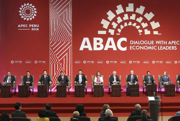 Xi holds dialogue with representatives of APEC Business Advisory Council in Lima