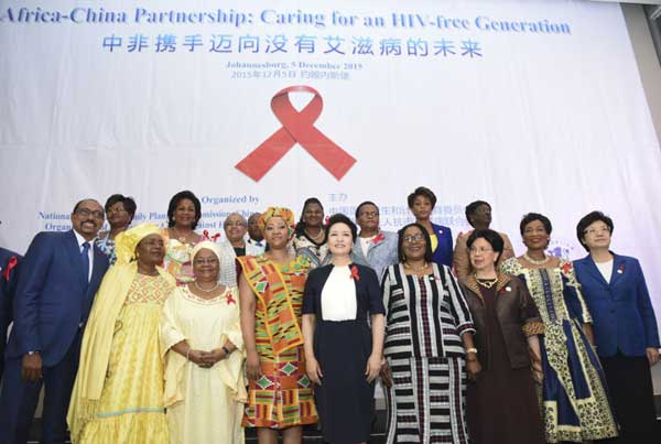 Peng Liyuan attends anti-AIDS activity in Johannesburg