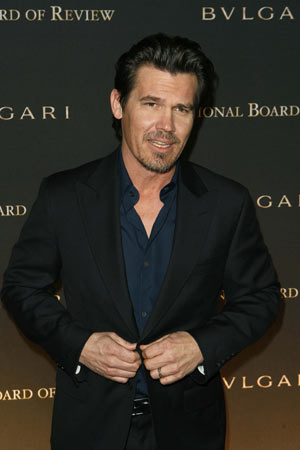 Actor Josh Brolin arrives at the National Board Of Review of Motion Pictures award gala in New York Jan. 15, 2008. (Xinhua/Reuters Photo)