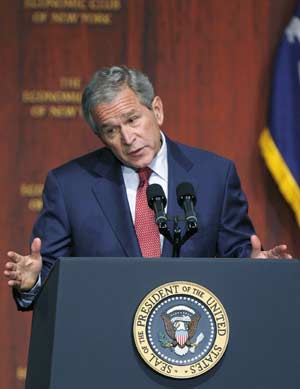 U.S. President George W. Bush addresses the Economic Club of New York March 14, 2008. Bush, on a drive to bolster faith in the U.S. economy amid fears of a recession, said the economy was resilient and would regain its strength despite the hard times.(Xinhua/Reuters Photo)