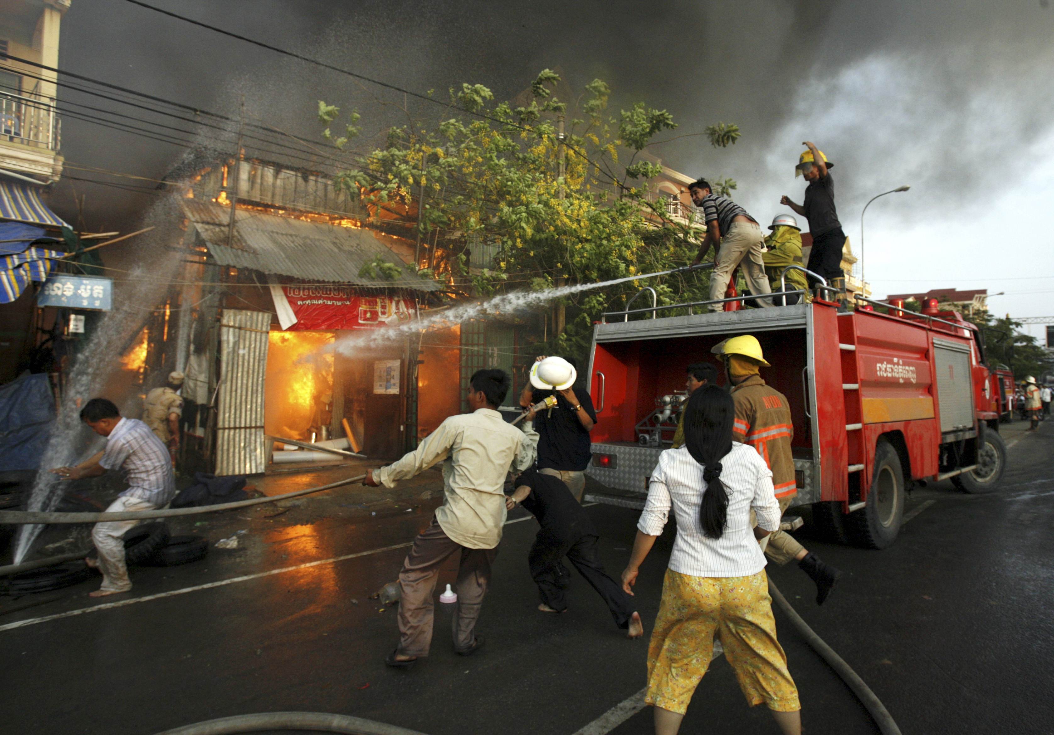 Hundreds of houses burned in fire in Cambodia