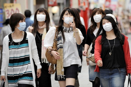 Japan reports 135 flu cases, shuts schools