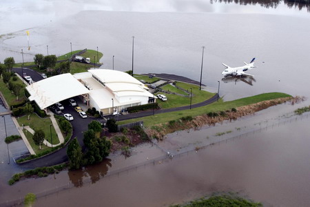 One died in Australia flood evacuation