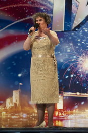 Unlikely UK sensation Boyle sings rousing 'Memory'