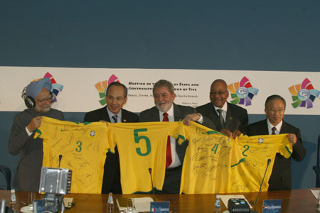 Leaders of G5 meet in Italy on global issues