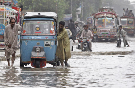 Heavy rain kills dozens in southern Pakistan