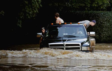 Nine killed in severe US flooding
