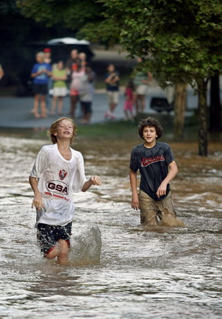 Nine killed in severe US flooding