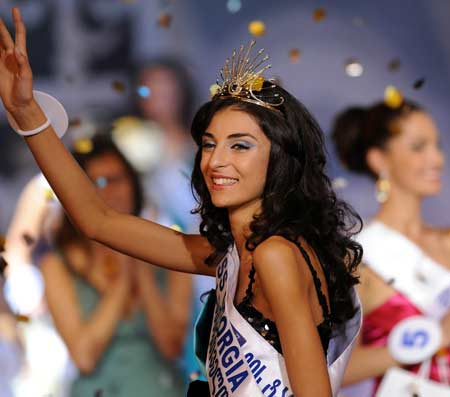 Tsira Suknidze crowned Miss Georgia 2009