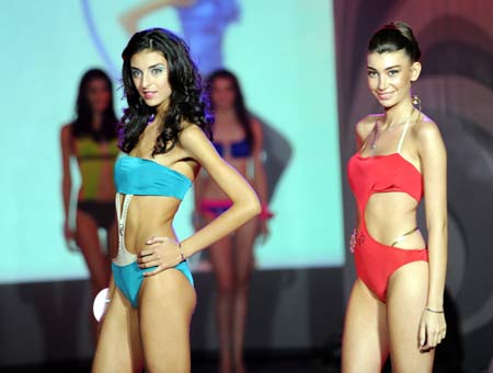 Tsira Suknidze crowned Miss Georgia 2009