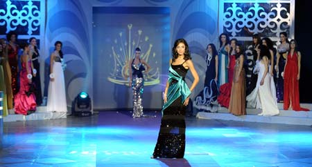 Tsira Suknidze crowned Miss Georgia 2009