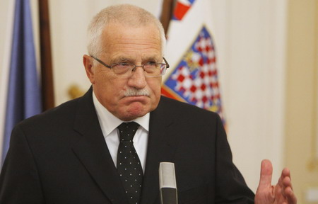 Czech President Klaus signs Lisbon treaty