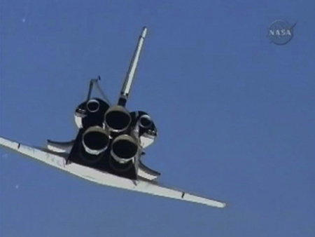 Shuttle Atlantis arrives at space station