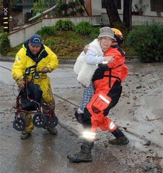 Mudslides sweep away cars, assault homes near LA