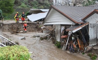 Mudslides sweep away cars, assault homes near LA