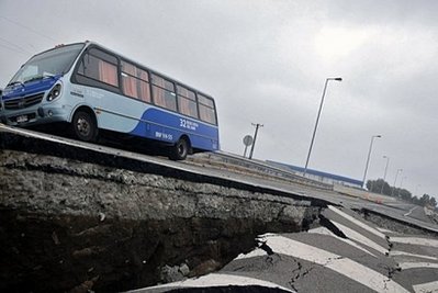 Chile quake death toll hits 708 as rescue ramps up