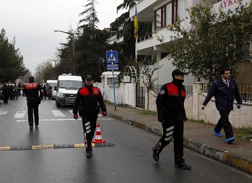 Armed Turk shot at Ukrainian consulate in Istanbul dies