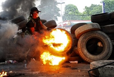 Thai gov't rejects talks, defends deadly crackdown