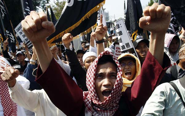Indonesian Muslims protest plan to burn Quran