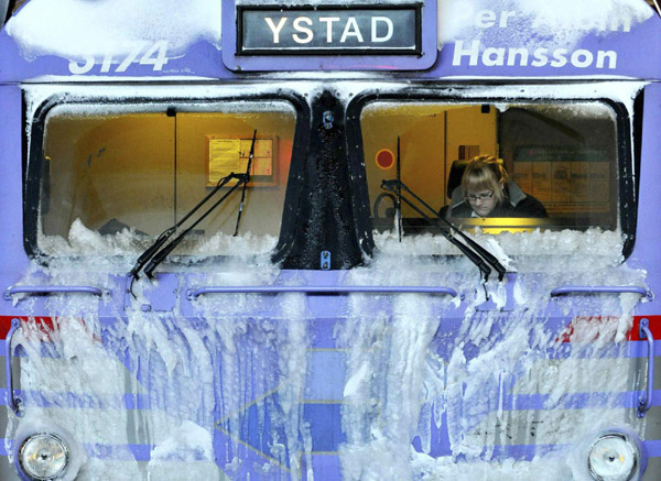 Heavy snow disrupts travel across north Europe
