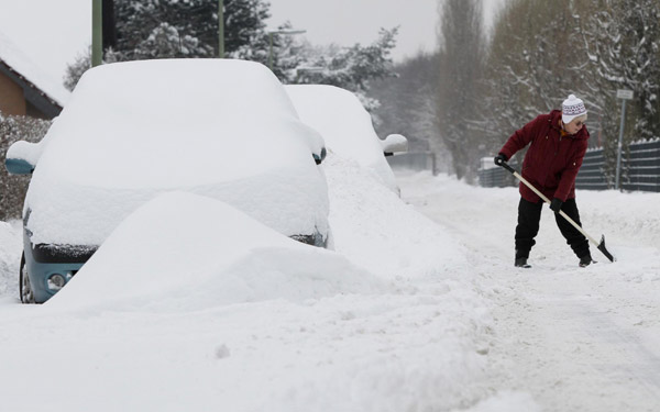 Heavy snow disrupts travel across north Europe