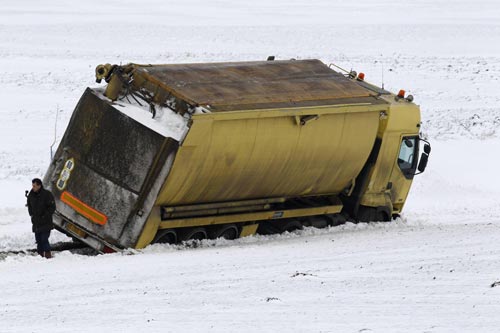 Heavy snow strands Christmas travellers in Europe