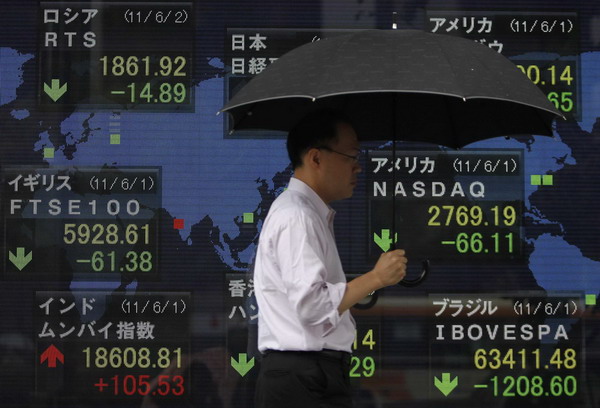 Nikkei falls sharply on political turmoil in Japan