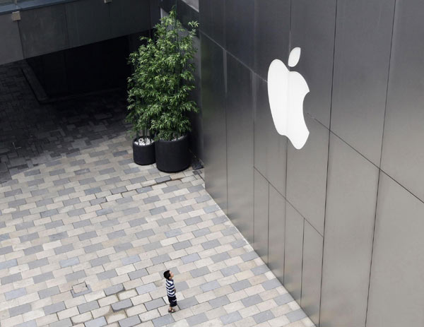 Blogger sparks hunt for fake Apple stores