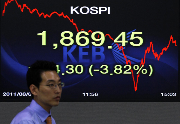 <BR>Asian stock markets sink after US credit downgrade
