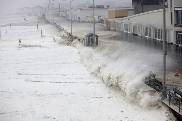 Obama says Irene remains dangerous