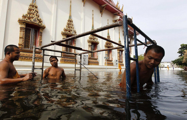 Thailand's flood death toll exceeds 500