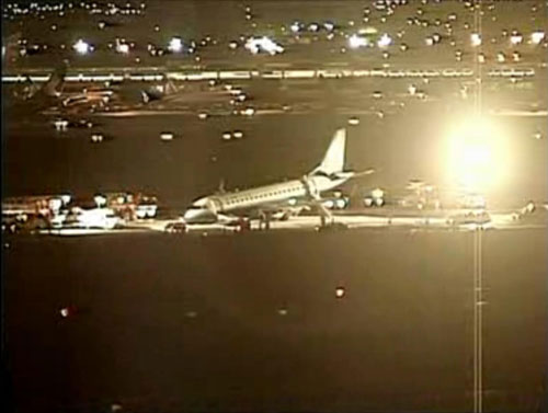 Plane makes emergency landing at Newark airport